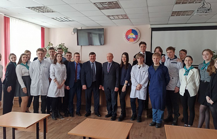 Встреча старшеклассников с преподавателями и студентами кафедры химии БГУ им. академика И. Г. Петровского.